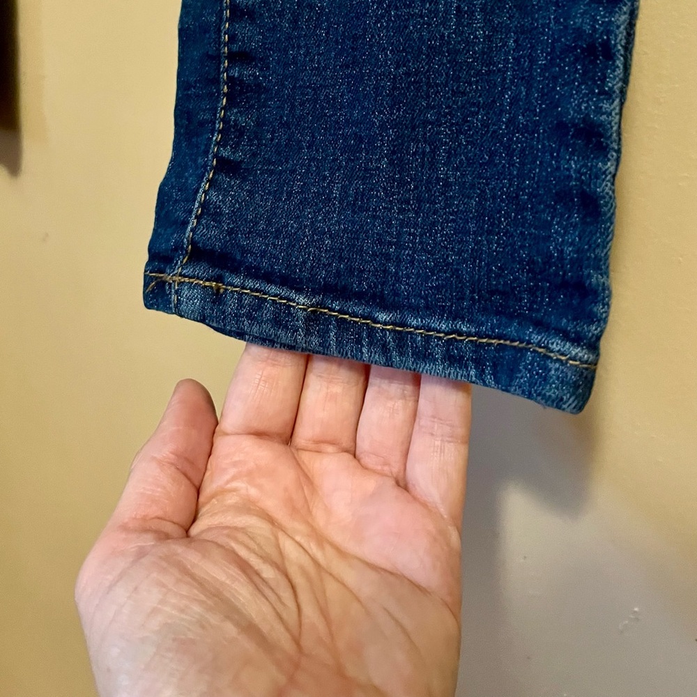 Old Navy - Mid Rise Jeans - Women - 0 Petite - Picture 6 of 8